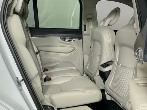 Used 2020 Volvo XC90 T5 Momentum FWD image 24
