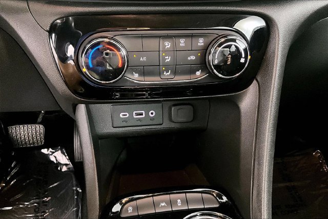 Used 2023 Buick Encore GX Preferred w/ Cold Weather Comfort Package FWD image 32