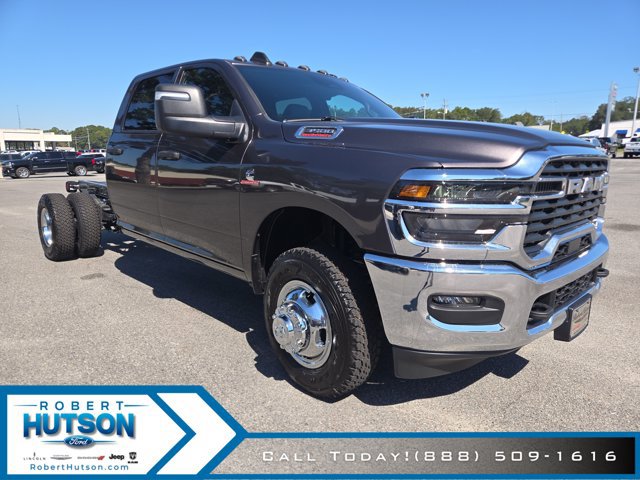 New 2026 RAM 3500 Tradesman w/ Chrome Appearance Group A AWD/4WD image 4