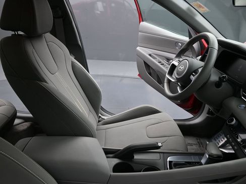 Certified 2025 Hyundai Elantra Sport image 19