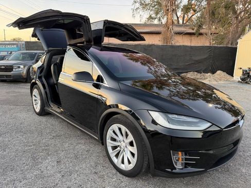 Used 2018 Tesla Model X 75D image 9