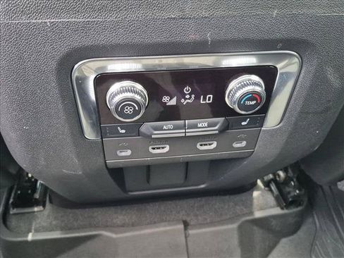 Used 2021 GMC Yukon SLT w/ SLT Luxury Plus Package AWD/4WD image 19