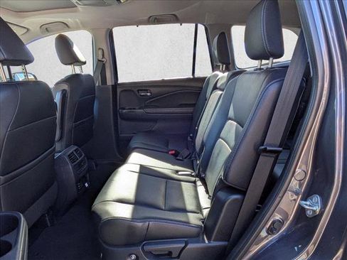 Used 2017 Honda Pilot Touring image 12