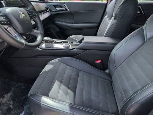 Used 2025 Mitsubishi Outlander SE FWD image 25