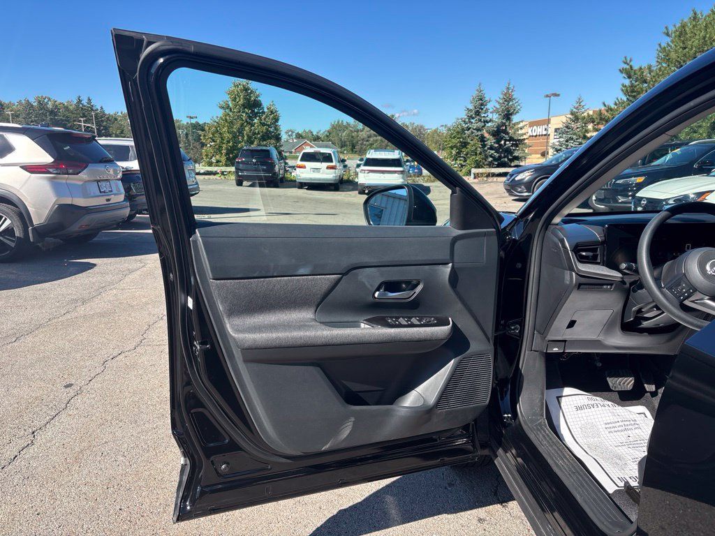 Certified 2026 Nissan Kicks SV w/ SV Premium Package AWD/4WD image 17