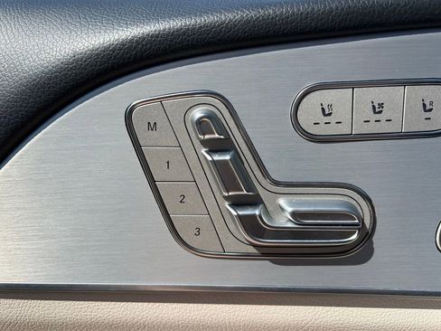 Used 2025 Mercedes-Benz GLS 450 4MATIC image 60