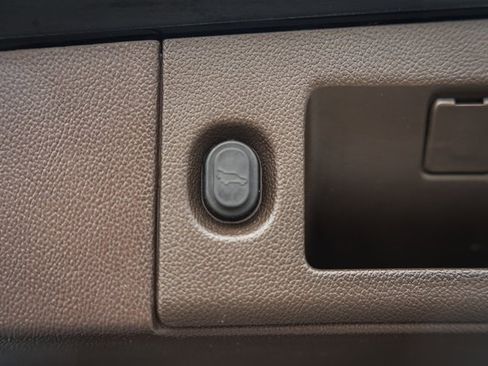 Used 2018 GMC Yukon Denali image 11