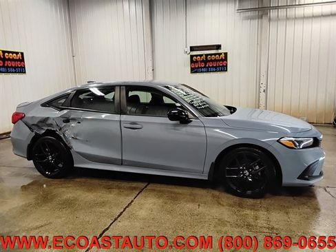 Used 2022 Honda Civic Sport image 2