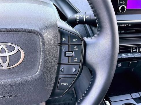 Used 2024 Toyota Prius LE FWD image 11