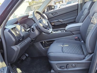 New 2025 Nissan Pathfinder SV