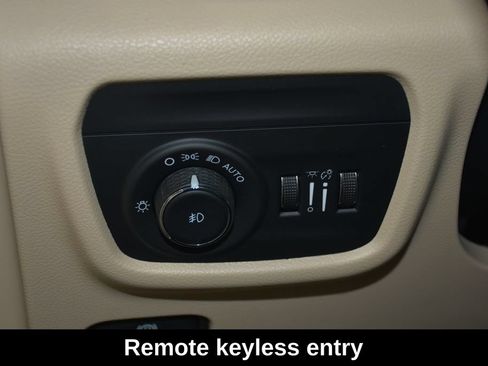 Used 2023 Jeep Grand Cherokee L Limited AWD/4WD image 11