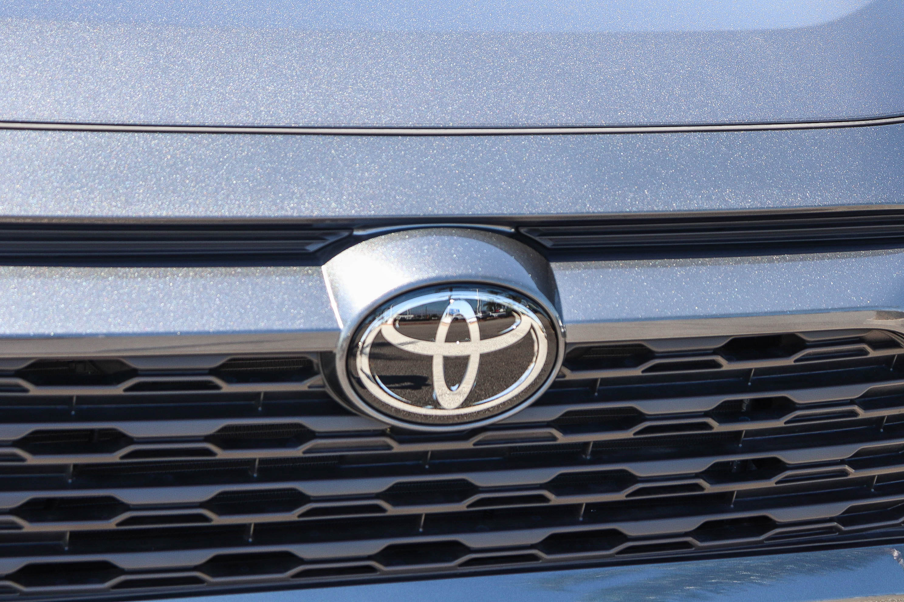 Used 2025 Toyota RAV4 LE AWD/4WD image 4