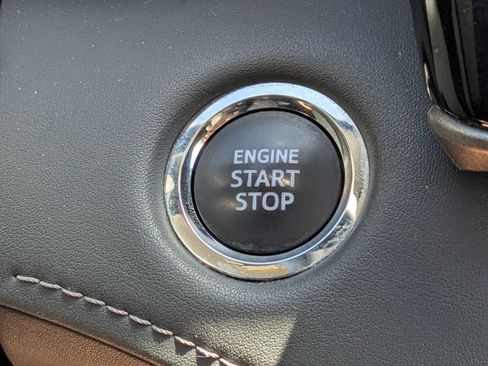 Used 2023 Toyota Highlander L image 32