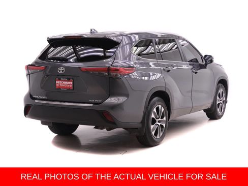 Used 2023 Toyota Highlander XLE AWD/4WD image 2