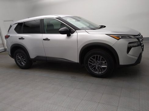 Used 2024 Nissan Rogue S AWD/4WD image 11