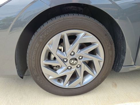 Used 2024 Hyundai Elantra SEL FWD image 11