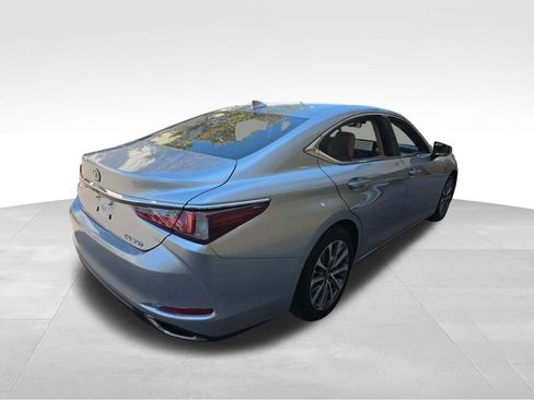 Used 2023 Lexus ES 350 w/ Premium Package image 3