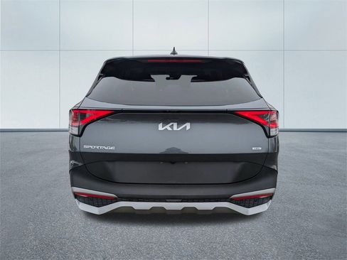 Used 2023 Kia Sportage LX image 4