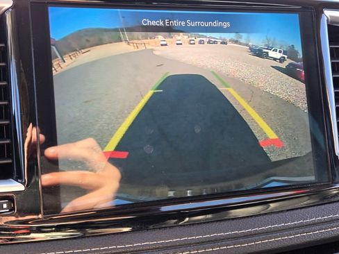 Used 2024 Chrysler Pacifica Limited FWD image 28