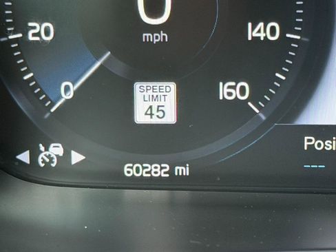 Used 2018 Volvo S90 T5 Momentum w/ Convenience Package FWD image 32