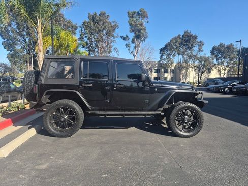 Used 2017 Jeep Wrangler Unlimited Sport w/ Connectivity Group image 8