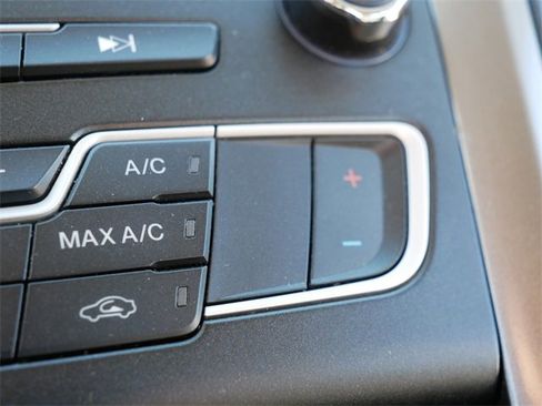 Used 2017 Ford Fusion SE image 33