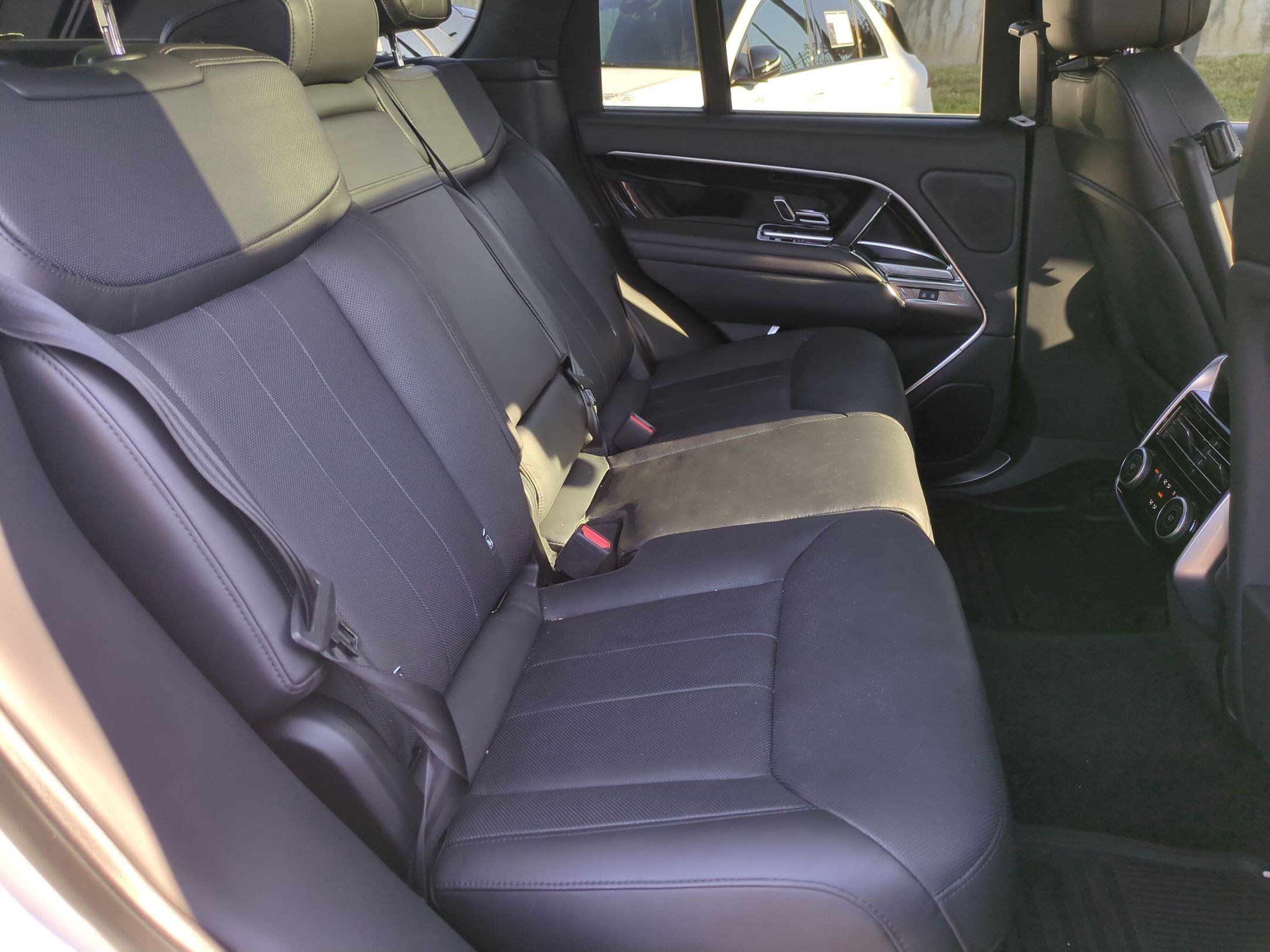 Used 2022 Land Rover Range Rover SE AWD/4WD image 32