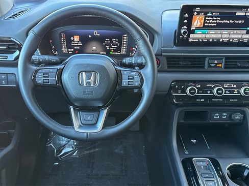 Certified 2025 Honda Pilot Elite image 18