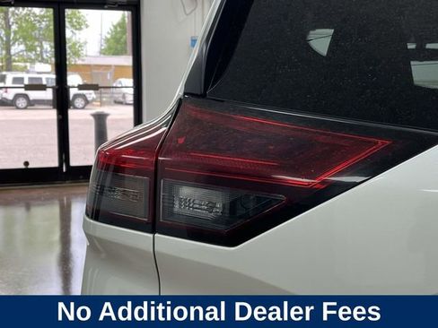 Used 2023 Nissan Rogue SV AWD/4WD image 12