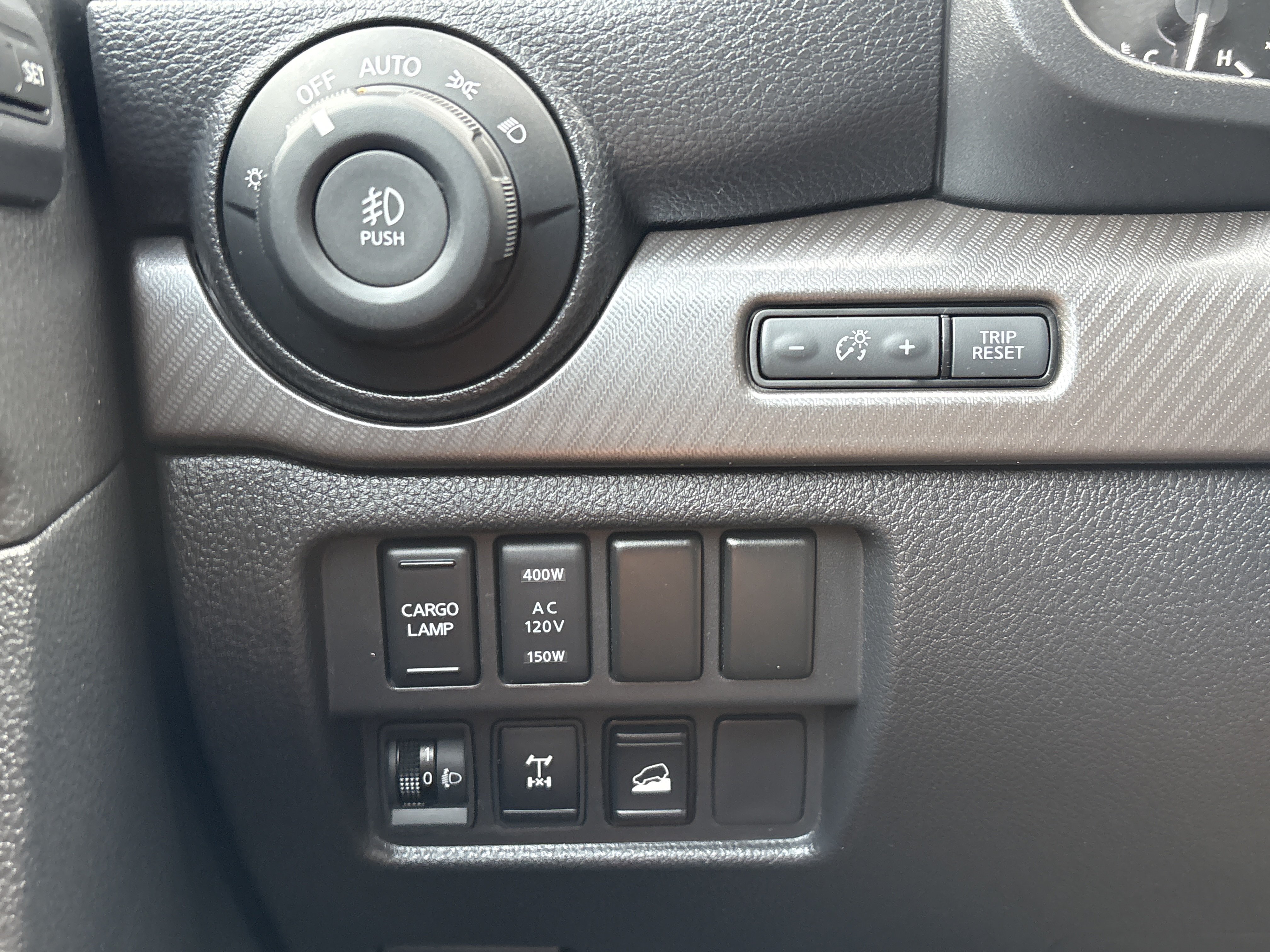 Used 2023 Nissan Titan PRO-4X w/ Pro-4x Convenience Package AWD/4WD image 32