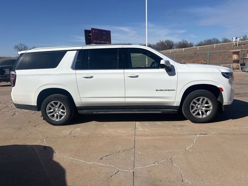 Used 2024 Chevrolet Suburban LT RWD image 5