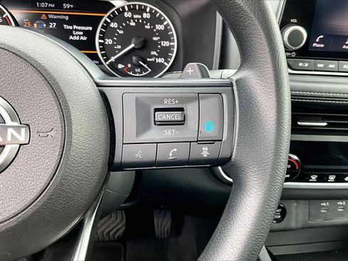 Used 2024 Nissan Rogue SV image 27