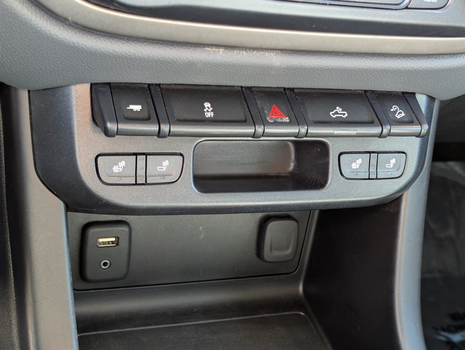 Used 2018 Chevrolet Colorado Z71 AWD/4WD image 28