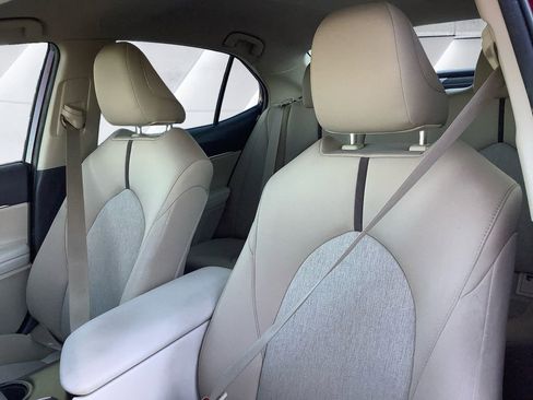 Used 2020 Toyota Camry LE image 8