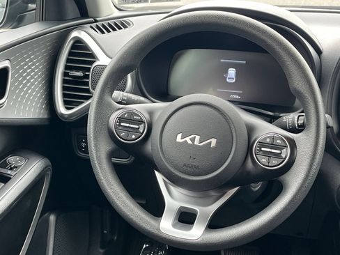 Used 2025 Kia Soul LX w/ LX Technology Package FWD image 21