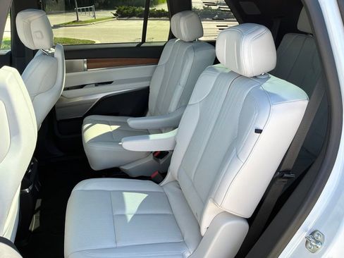 New 2026 Cadillac Vistiq Sport w/ LPO, Floor Liner Package AWD/4WD image 21