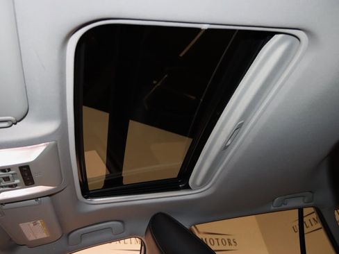 Used 2022 Toyota RAV4 Limited image 12