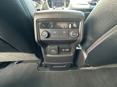 Used 2023 GMC Acadia SLE w/ Driver Convenience Package image 35