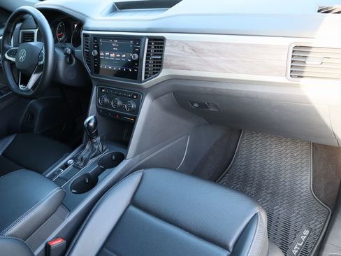 Used 2021 Volkswagen Atlas Cross Sport SE image 27