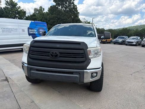 Used 2017 Toyota Tundra SR5 w/ SR5 Upgrade Package AWD/4WD image 4