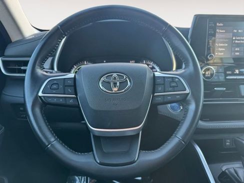 Used 2022 Toyota Highlander XLE AWD/4WD image 27