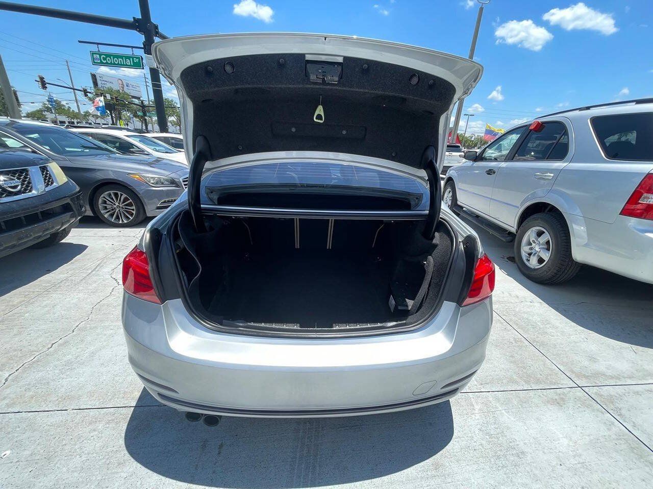 Used 2018 BMW 330i xDrive Sedan w/ Convenience Package AWD/4WD image 10