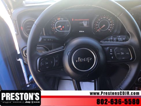 Used 2025 Jeep Wrangler Unlimited Rubicon AWD/4WD image 11