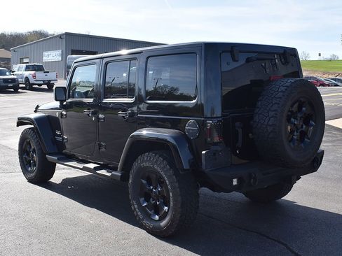 Used 2012 Jeep Wrangler Unlimited Sahara AWD/4WD image 2