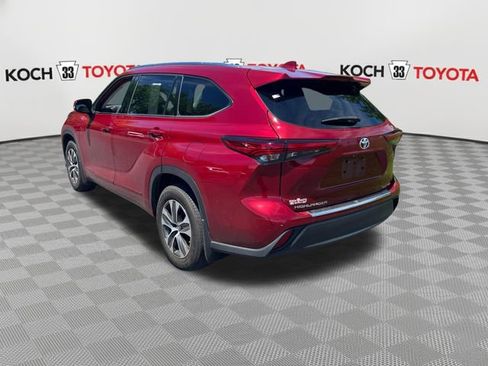 Used 2020 Toyota Highlander XLE AWD/4WD image 6