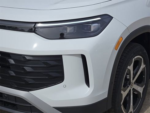 New 2026 Volkswagen Tiguan SE image 6