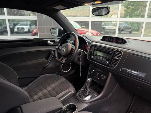 Used 2013 Volkswagen Beetle 2.0T FWD image 36