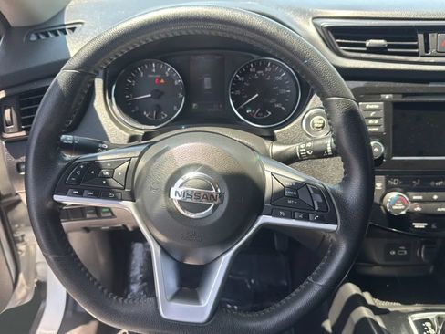 Used 2020 Nissan Rogue SV FWD image 22