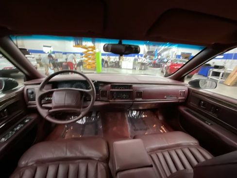 Used 1994 Buick Roadmaster Sedan RWD image 26