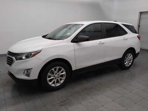 Used 2020 Chevrolet Equinox LS w/ LS Convenience Package image 2